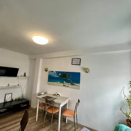 Central Apartment *